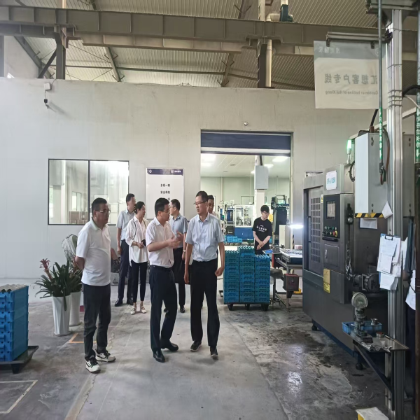 局党组书记杨亮赴经开区重点企业调研企业用工情况
